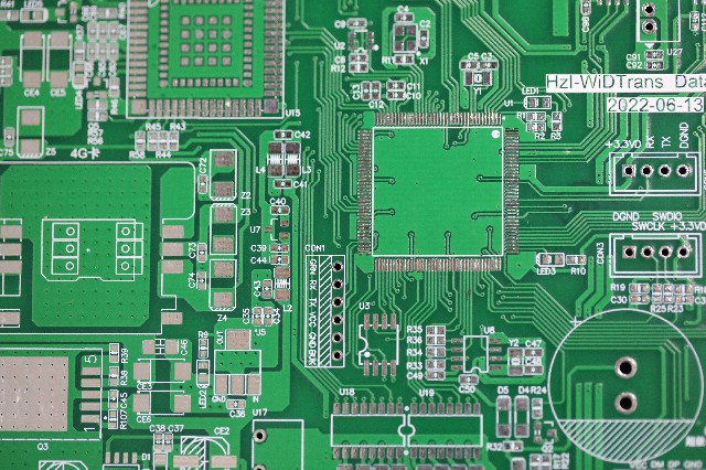 不同基板材質對醫療設備性能有什么影響？醫療PCB基板材質的重要性